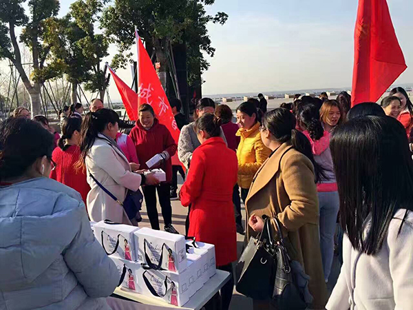 向大大关爱女性--红丝带慈善活动！